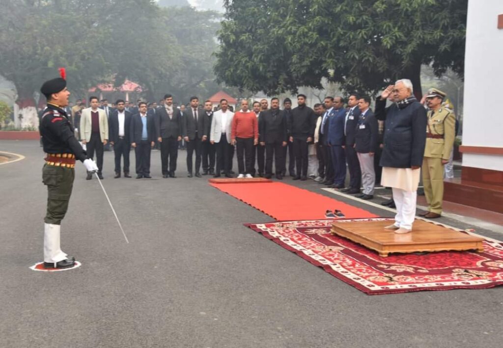 राज्यपाल ने पटना के गांधी मैदान में किया ध्वजारोहण,वीर सैन्य जवानों को राज्य पुरस्कार से किया गया सम्मानित 1 IMG 20240126 WA0004