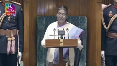 राष्ट्रपति मुर्मू ने आज संसद में पेश किया केंद्र सरकार का रिपोर्ट कार्ड,बोलीं-तेजी से विकसित हो रहा है भारत