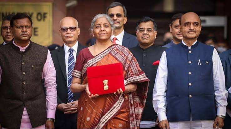 वित्त मंत्री निर्मला सीतारमण संसद में आज पेश करेंगी अंतरिम बजट,चुनाव को देखते हुए महिलाओं को फोकस में रख सकती है सरकार