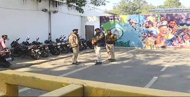 फ्लोर टेस्ट से पहले RJD नेता विजय सिंह ने किया बड़ा दावा,कहा-कोई भी विधायक बिकने वाला नहीं