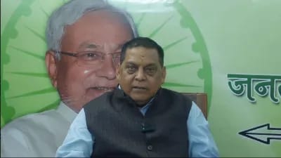 तेजस्वी और तेजप्रताप की तस्वीरें दिखा जदयू ने पूछा सवाल-लालू जी,अब किस मुंह से हिंदू धर्म का सर्टिफिकेट बांटिएगा?