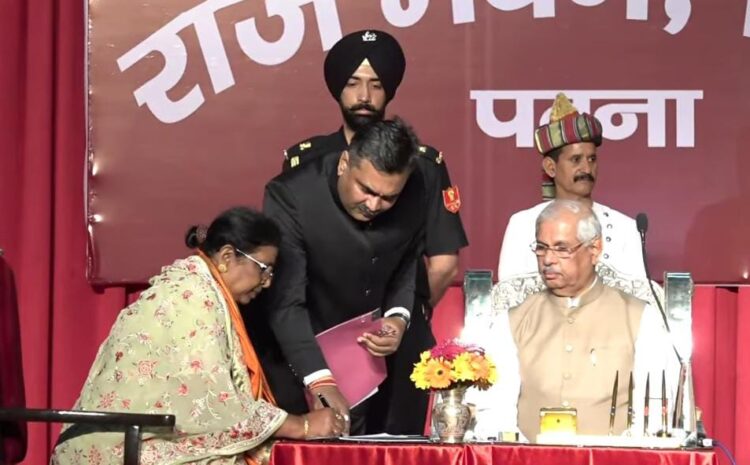  नीतीश सरकार में आज हुआ कैबिनेट का विस्तार,कई पूर्व मंत्रियों को फिर से दोनों पार्टियों ने दिया मौका