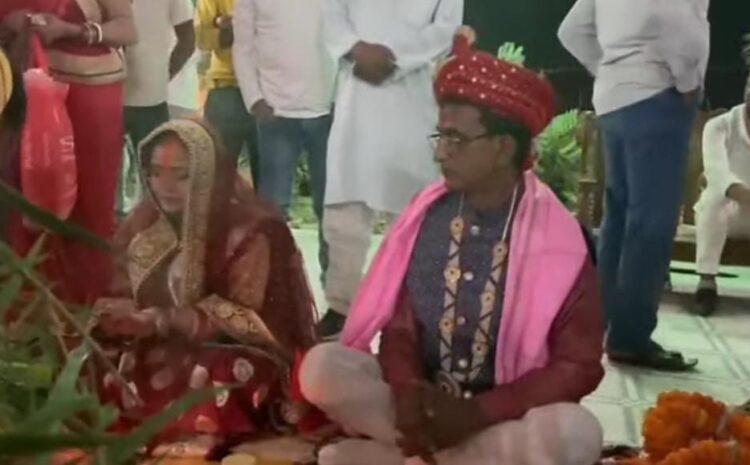  55 साल की उम्र में बाहुबली अशोक महतो ने रात कर ली शादी,अब लड़ेंगे लोकसभा का चुनाव