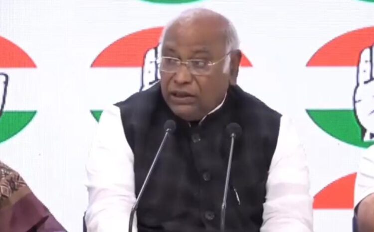 कांग्रेस के बैंक खाते फ्रीज होने पर बोले खरगे,हिंदुस्तान की 70 साल की लोकतांत्रिक व्यवस्था में ऐसा कभी नहीं हुआ