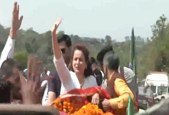जनता से बोली कंगना रनौत,हमारे लिए विकास का मुद्दा मुख्य है,काम करने में कोई कमी नहीं छोड़ेंगे