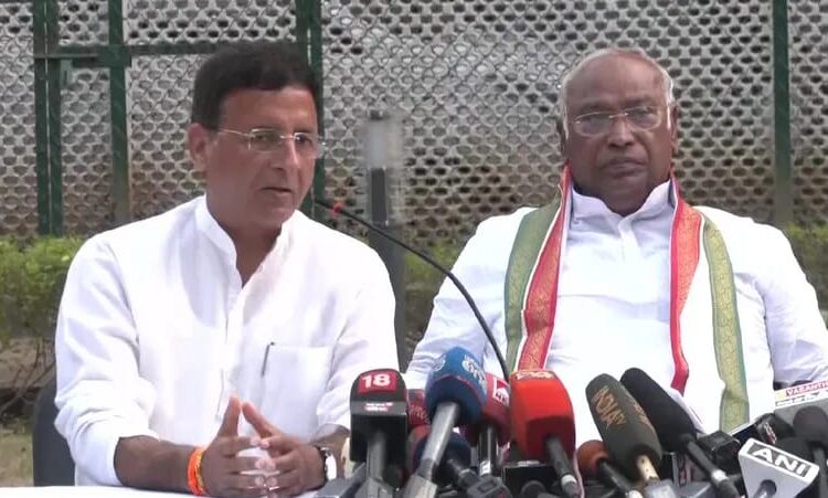 कांग्रेस अध्यक्ष खरगे को चुनाव आयोग ने भेजा नोटिस,कहा-चुनाव प्रचार को अपमान का न बनने दें मंच