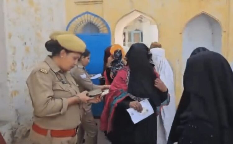  मतदान के बीच समाजवादी पार्टी ने लगाया गंभीर आरोप,भाजपा समर्थकों का बूथ पर है कब्जा,मुस्लिम वोटरों से हो रही है अभद्रता