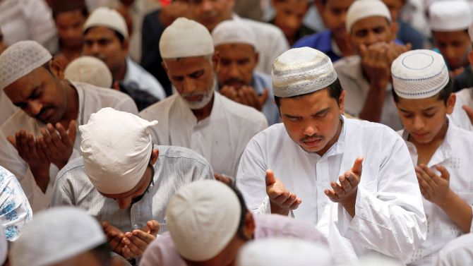 कर्नाटक सरकार ने लिया बड़ा फैसला,मुसलमानों को ओबीसी लिस्ट में किया शामिल