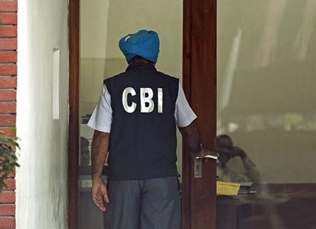 पश्चिम बंगाल में कई ठिकानों पर सीबीआई ने की रेड,बड़ी संख्या में हथियार हुए है बरामद:सूत्र