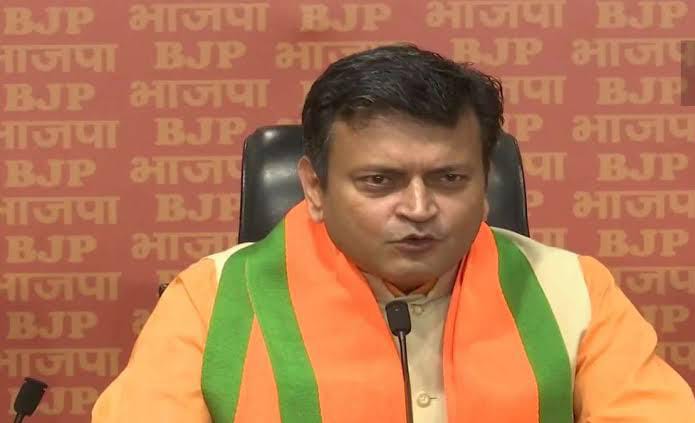 ओवैसी के ‘हिटलर युग’ वाले बयान पर बीजेपी ने किया पलटवार,कहा-अपनी हार को देखकर बौखला गए हैं ओवैसी