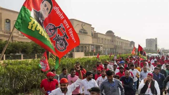 वोटिंग के दौरान आज भाजपा समर्थकों द्वारा सपा कार्यकर्ताओं को किया जा रहा है परेशान,सपा ने लगाया आरोप