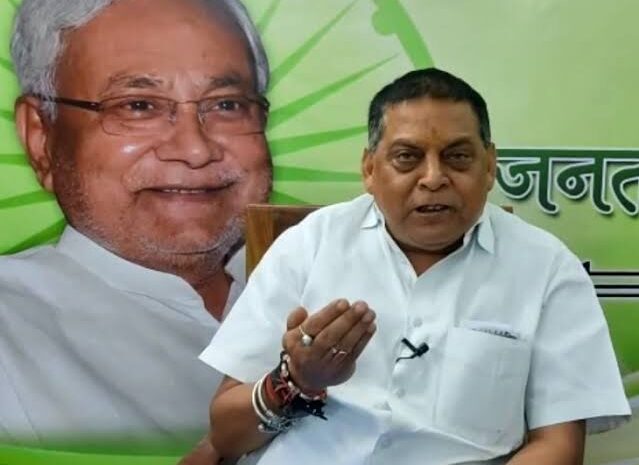 लालू यादव को राजनीतिक रूप से नजरबंद किए जाने के मामले में जेडीयू ने तेजस्वी से पूछा सवाल