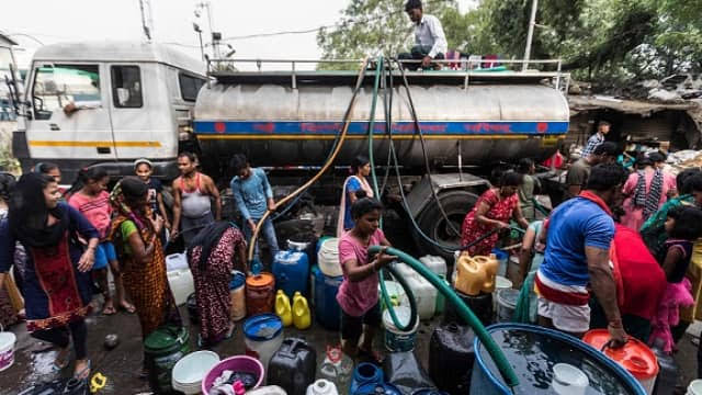 राजधानी दिल्ली में पानी की बर्बादी करने वालों पर लगेगा 2000 रुपए का जुर्माना,हो जाइए सावधान