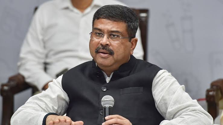 धर्मेंद्र प्रधान को भी बनाया जाएगा मंत्री,अनुराग ठाकुर की राह हुई मुश्किल