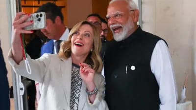 पीएम मोदी के साथ मेलोनी ने ली सेल्फी,होने लगा वायरल