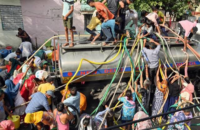  आप सांसद,विधायक और नेता आज LG से करेंगे मुलाकात,दिल्ली में पानी के संकट पर छिड़ी संग्राम
