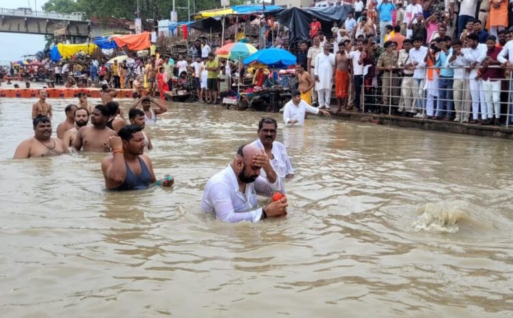 डिप्टी सीएम सम्राट चौधरी ने उतारा मुरेठा,सरयू में लगाई डुबकी