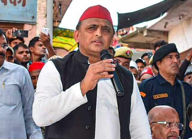 अखिलेश यादव ने बीजेपी पर बोला हमला,कहा-अंदरूनी झगड़ों के दलदल में धंस रही है बीजेपी