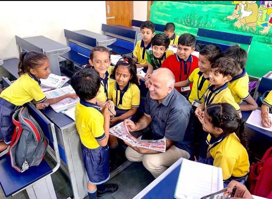 दिल्ली के छात्रों से बोले सांसद राघव चड्ढा-प्यारे बच्चों आपके मनीष अंकल वापिस आ रहे हैं.. 1 1000367453