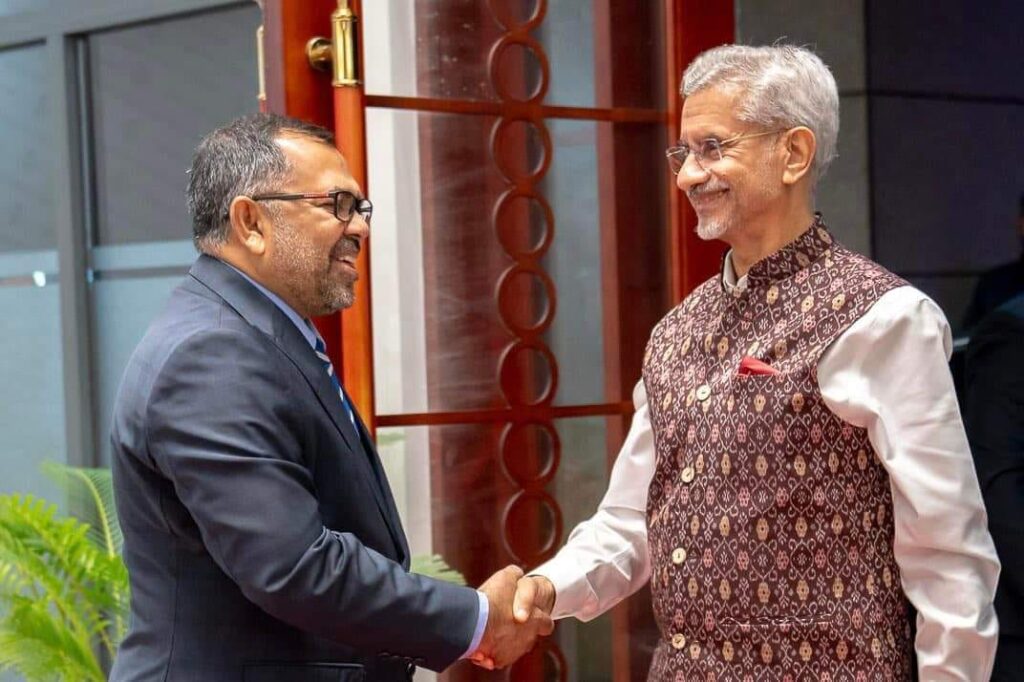 मालदीव के साथ संबंधों पर बोले विदेश मंत्री एस.जयशंकर-भारत के लिए पड़ोस प्राथमिकता है और पड़ोस में मालदीव प्राथमिकता है.. 1 1000367976