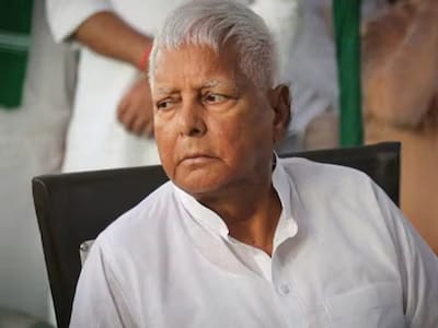 राजद प्रदेश अध्यक्ष पर झारखंड में पार्टी को खत्म करने का लगा आरोप,हाथों में बैनर लेकर राबड़ी आवास पहुंचे आरजेडी कार्यकर्त्ता 1 1000369214