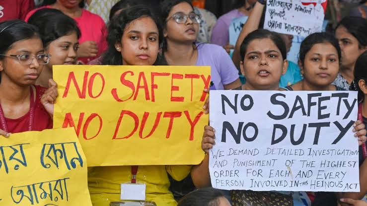 डॉक्टरों के प्रदर्शन के आगे झुकी ममता बनर्जी,बोली-अगर पूरी घटना नहीं सुलझी तो सीबीआई को सौंप देंगे यह मामला 1 1000369288