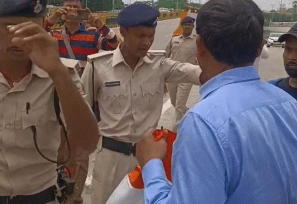 पटना में शिक्षक अभ्यर्थियों पर हुआ लाठीचार्ज,वन कैंडिडेट वन रिजल्ट का कर रहे थे मांग 1 1000369330 1