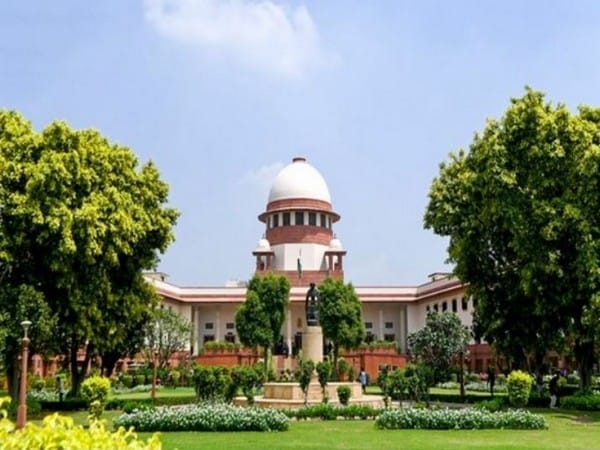 बाबा रामदेव और आचार्य बालकृष्ण को सुप्रीम कोर्ट से मिली बड़ी राहत,अवमानना के खिलाफ चल रहे मामले को किया बंद 1 1000369889