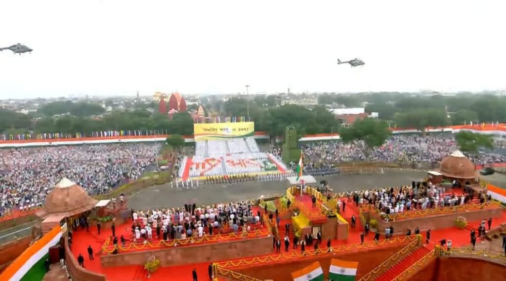 हम राजनीति का गुणा भाग करके काम नहीं करते,हम नेशन फर्स्ट को ध्यान में रखकर काम करते हैं,लाल किला से बोले पीएम मोदी 1 1000370830