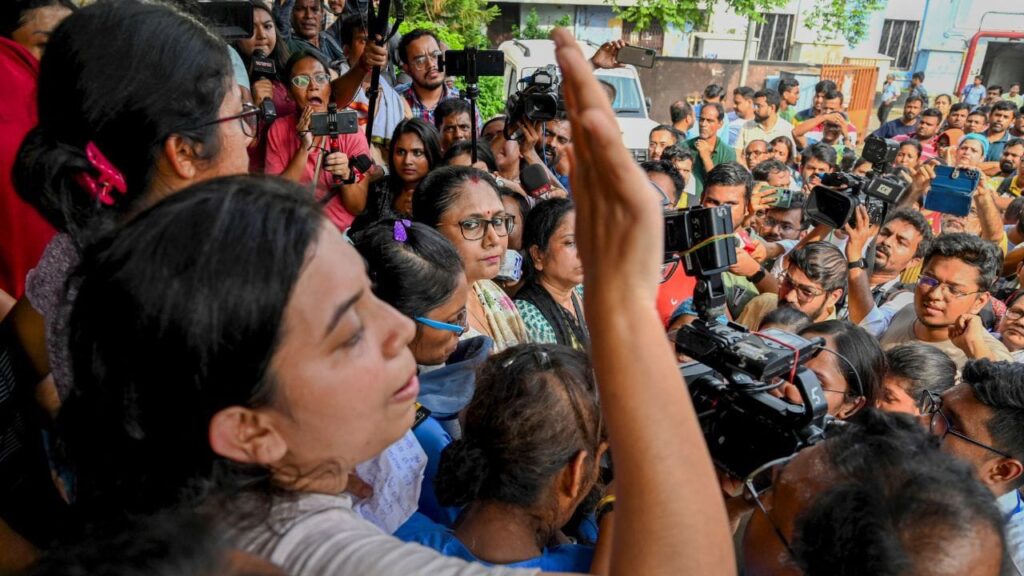 ममता सरकार पर हमलावर हुई बीजेपी,डॉक्टरों के समर्थन में उतरी भाजपा 1 1000371892