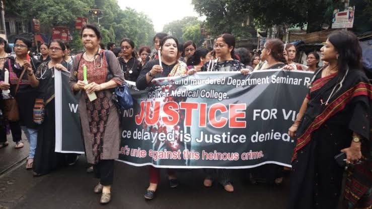 राजधानी दिल्ली में आज डॉक्टरों ने की फिर से हड़ताल,मरीज हुए परेशान 1 1000371957