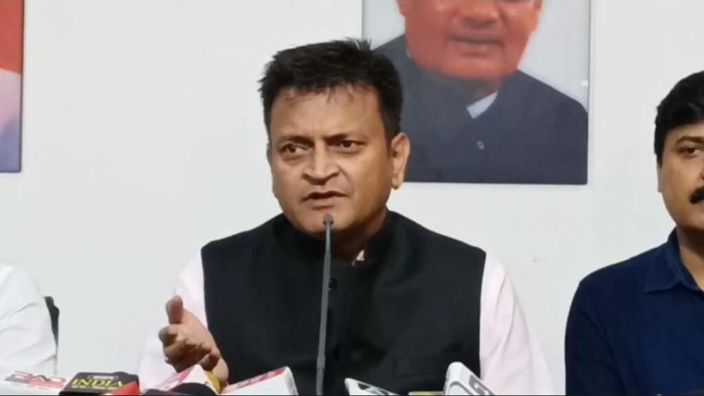 बीजेपी ने प्रेस कांफ्रेंस कर ममता बनर्जी समेत इंडिया गठबंधन पर बोला हमला,तेजस्वी यादव की बुआ का नाम ममता बनर्जी नहीं बल्कि.. 1 1000372035