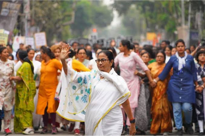 निर्भया की मां का फूटा गुस्सा,बोलीं-ममता बनर्जी को इस्तीफा देना चाहिए 1 1000372818