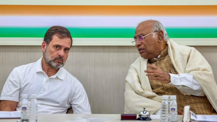 अपने हीं बड़े नेताओं ने कांग्रेस को कर दिया कमजोर?राहुल ने अब संभाला मोर्चा 1 1000376510