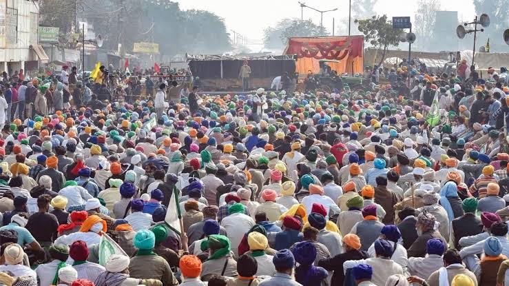 किसानों के समर्थन में उतरी विनेश फोगाट,बोली-अगर ऐसे सड़कों पर बैठे रहेंगे तो हमारा देश तरक्की नहीं करेगा.. 1 1000382352
