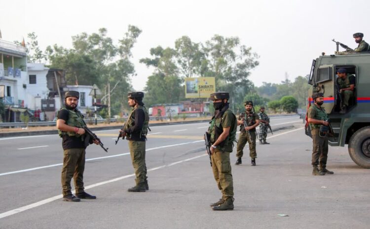जम्मू-कश्मीर में चप्पे-चप्पे पर बरती जा रही है सतर्कता,हालात को देखते हुए बढ़ाई गई सुरक्षा व्यवस्था