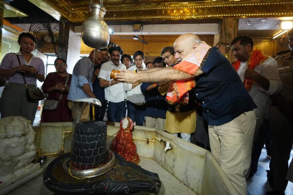 हनुमान मंदिर में पूजा करने के बाद बोले सिसोदिया-मुझ पर और अरविंद केजरीवाल पर है बजरंगबली का आशीर्वाद 1 IMG 20240810 WA0023