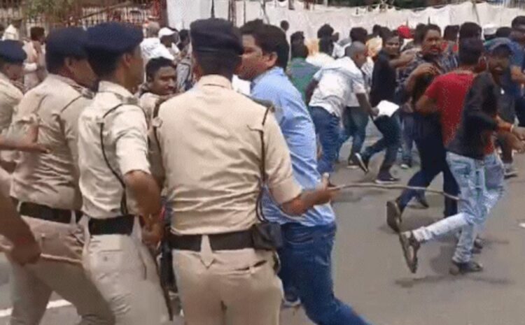 पटना में शिक्षक अभ्यर्थियों पर हुआ लाठीचार्ज,वन कैंडिडेट वन रिजल्ट का कर रहे थे मांग