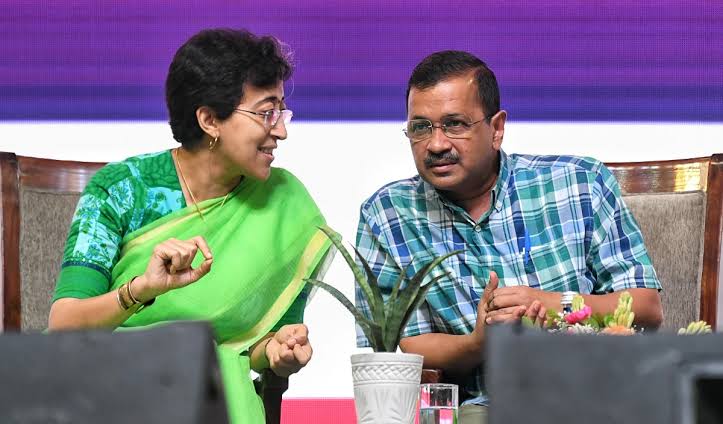 केजरीवाल की मंत्री आतिशी को नहीं मिली झंडा फहराने की इजाजत,आ गया विभाग का जवाब