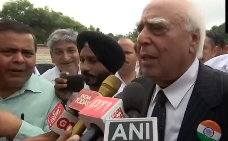  पीएम मोदी के UCC वाले बयान पर बोले कपिल सिब्बल,विभाजनकारी नीतियों पर नहीं करूंगा कोई कॉमेंट