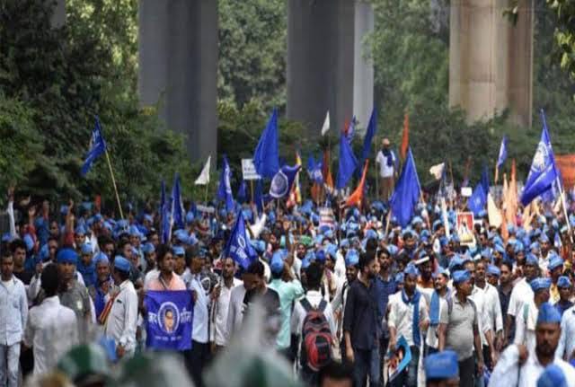 दलित और आदिवासी संगठनों ने आज बुलाया है भारत बंद,समर्थन में कई राजनीतिक पार्टियां भी उतरी सड़क पर