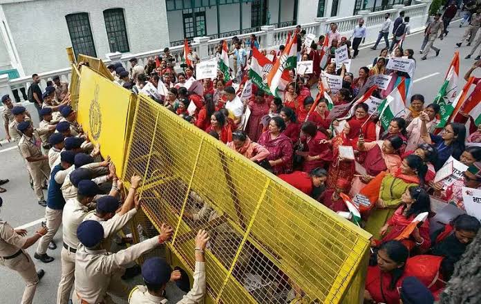 टीएमसी के विरोध में उतरी कांग्रेस,आज दोपहर में निकालेगी रैली