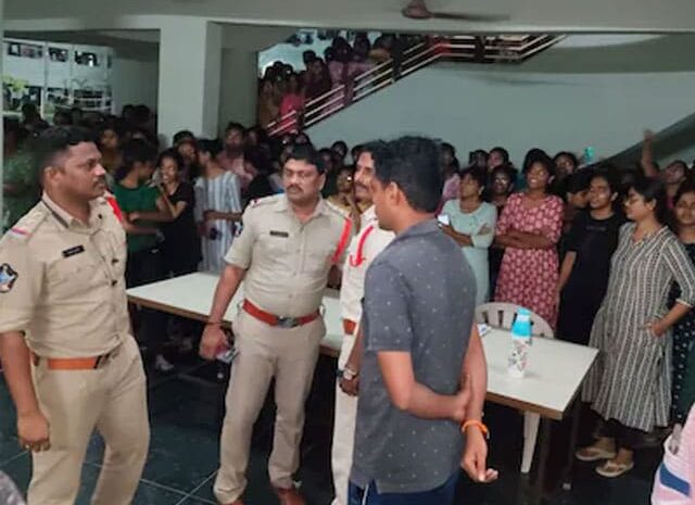 इंजीनियरिंग कॉलेज के छात्राओं ने लगाया गंभीर आरोप,गर्ल्स वॉशरूम में लगा है CCTV कैमरा