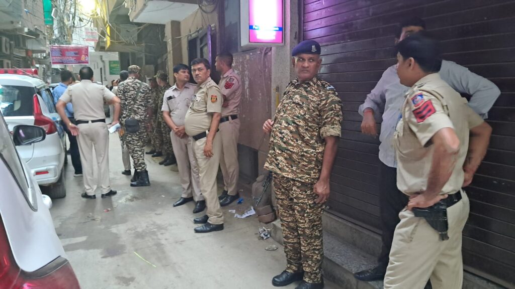 8 साल पुराने वक्फ बोर्ड मामले में AAP विधायक अमानतुल्लाह खान की बढ़ी मुश्किलें,ED ने की बड़ी कारवाई 1 1000383554