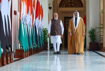 हैदराबाद हाउस में अबू धाबी के क्राउन प्रिंस का गर्मजोशी से पीएम मोदी ने किया स्वागत,कई मुद्दों पर बैठक में हुई चर्चा 1 1000388577