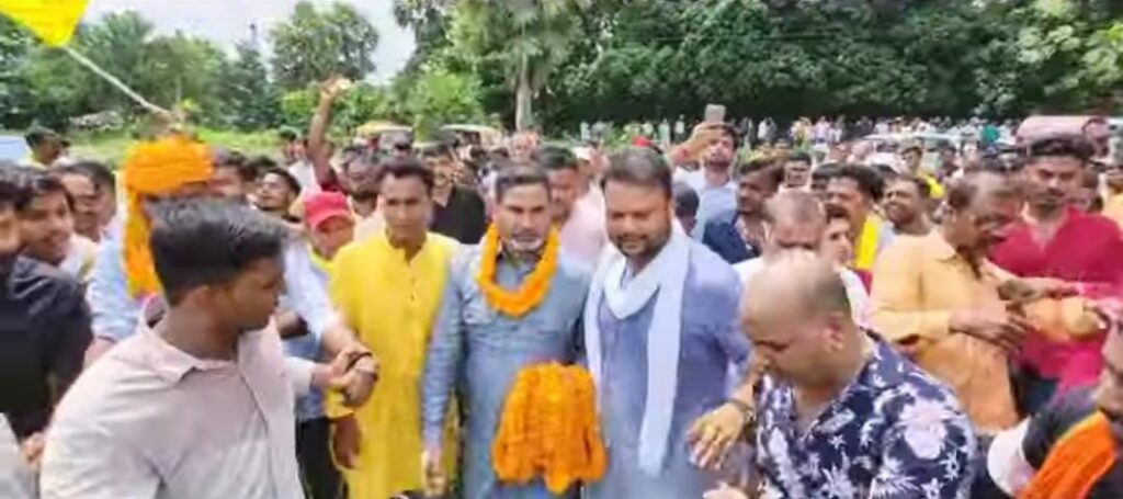 तेजस्वी तो बड़े बाप के बेटे हैं-बोले प्रशांत किशोर 1 1000388585