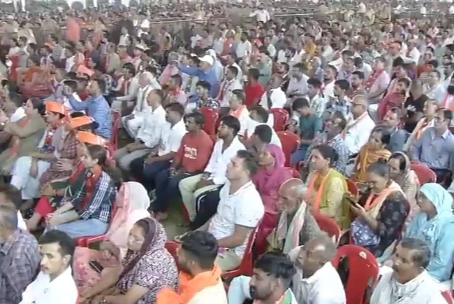 जम्मू-कश्मीर के लोग अपने बच्चों के बेहतर भविष्य के सपने देख रहे हैं,रैली में बोले पीएम मोदी 1 1000397253