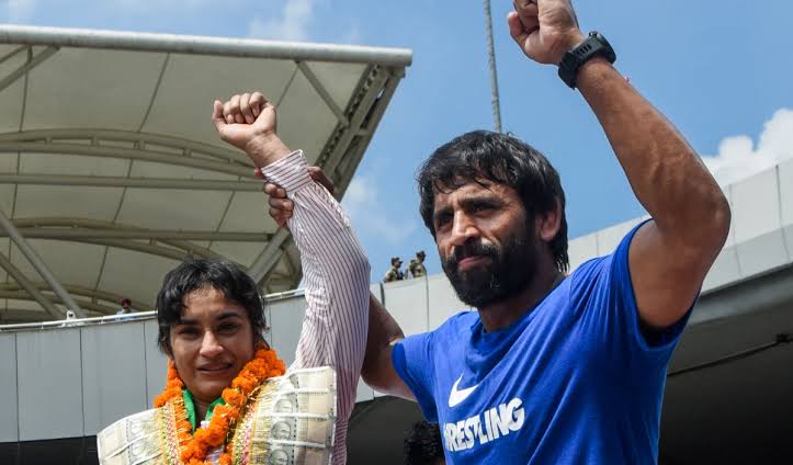 रेलवे ने आज मंजूर किया विनेश फोगाट और बजरंग पूनिया का इस्तीफा,चुनाव लड़ने का रास्ता हुआ क्लियर