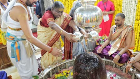 राष्ट्रपति द्रौपदी मुर्मू ने किया बाबा महाकाल का अभिषेक,विधि विधान से की पूजा-अर्चना