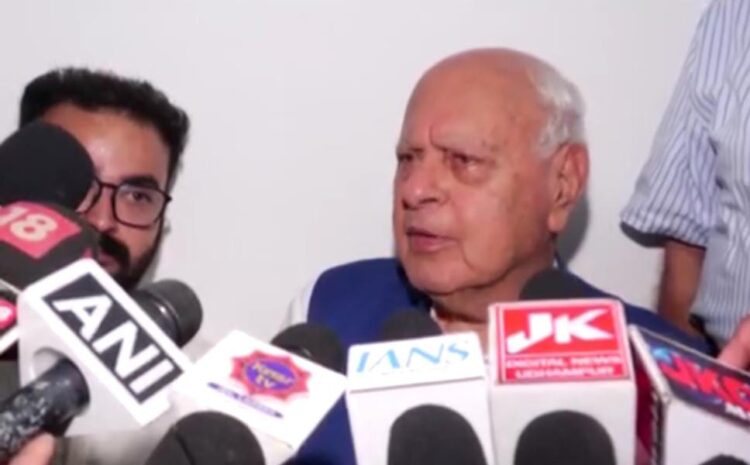  हम पाकिस्तान के नहीं भारत के नागरिक हैं,पाक के रक्षा मंत्री ख्वाजा आसिफ के बयान पर बोले फारूक अब्दुल्ला
